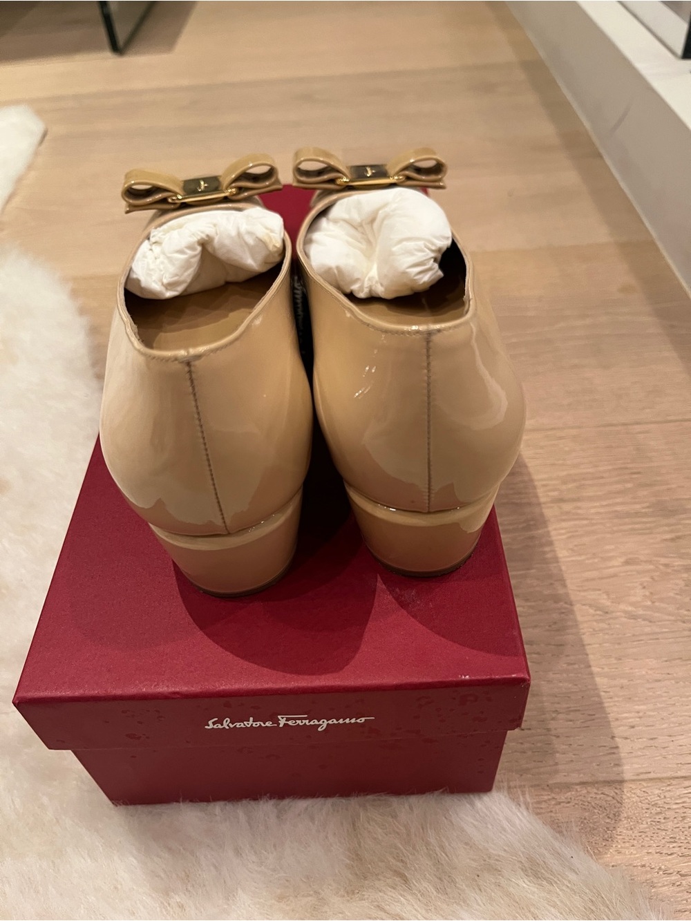 Salvatore Ferragamo Beige Patent Leather Vara Bow Flats - Picture 3 of 5